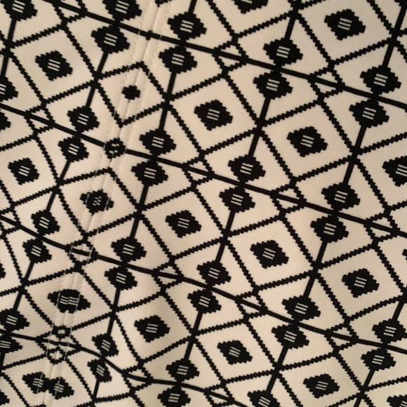 Black and white fitted blazer. Single button with asymmetrical hem. Medium. - Picture 4 of 9